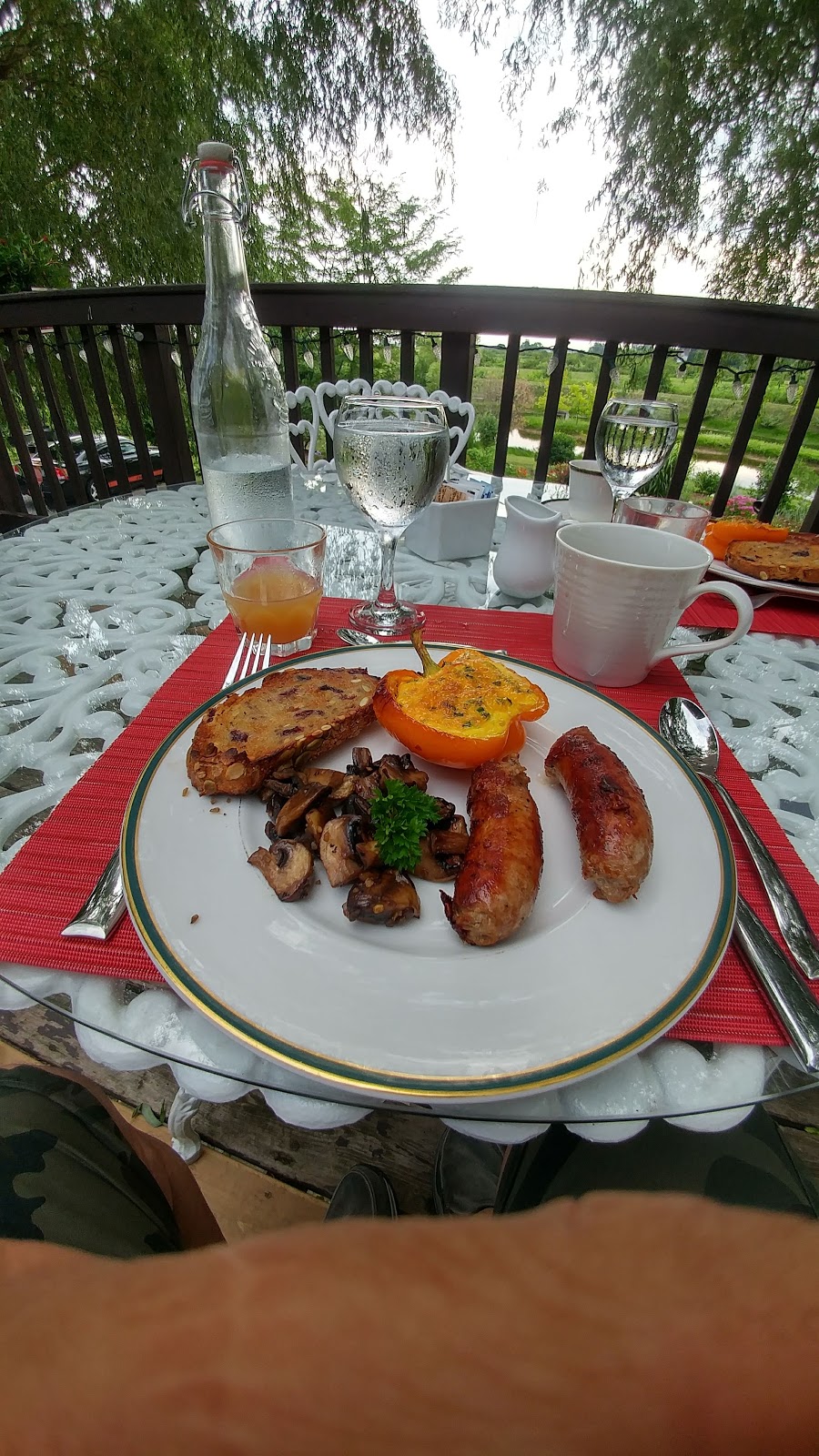 Chalet Bed and Breakfast, Niagara-on-the-Lake | 982 Line 6 Rd, Niagara-on-the-Lake, ON L0S 1J0, Canada | Phone: (905) 262-6936
