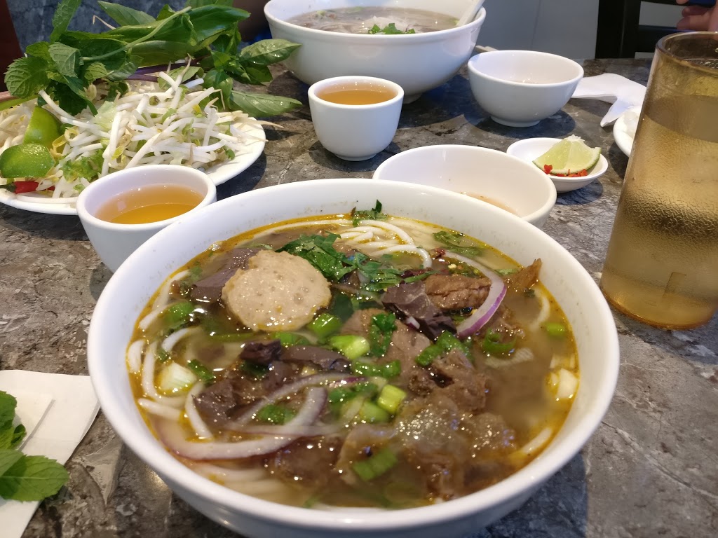 Que Ling Vietnamese Cusine | 248 Boulton Ave, Toronto, ON M4M 1Y3, Canada | Phone: (416) 778-4038