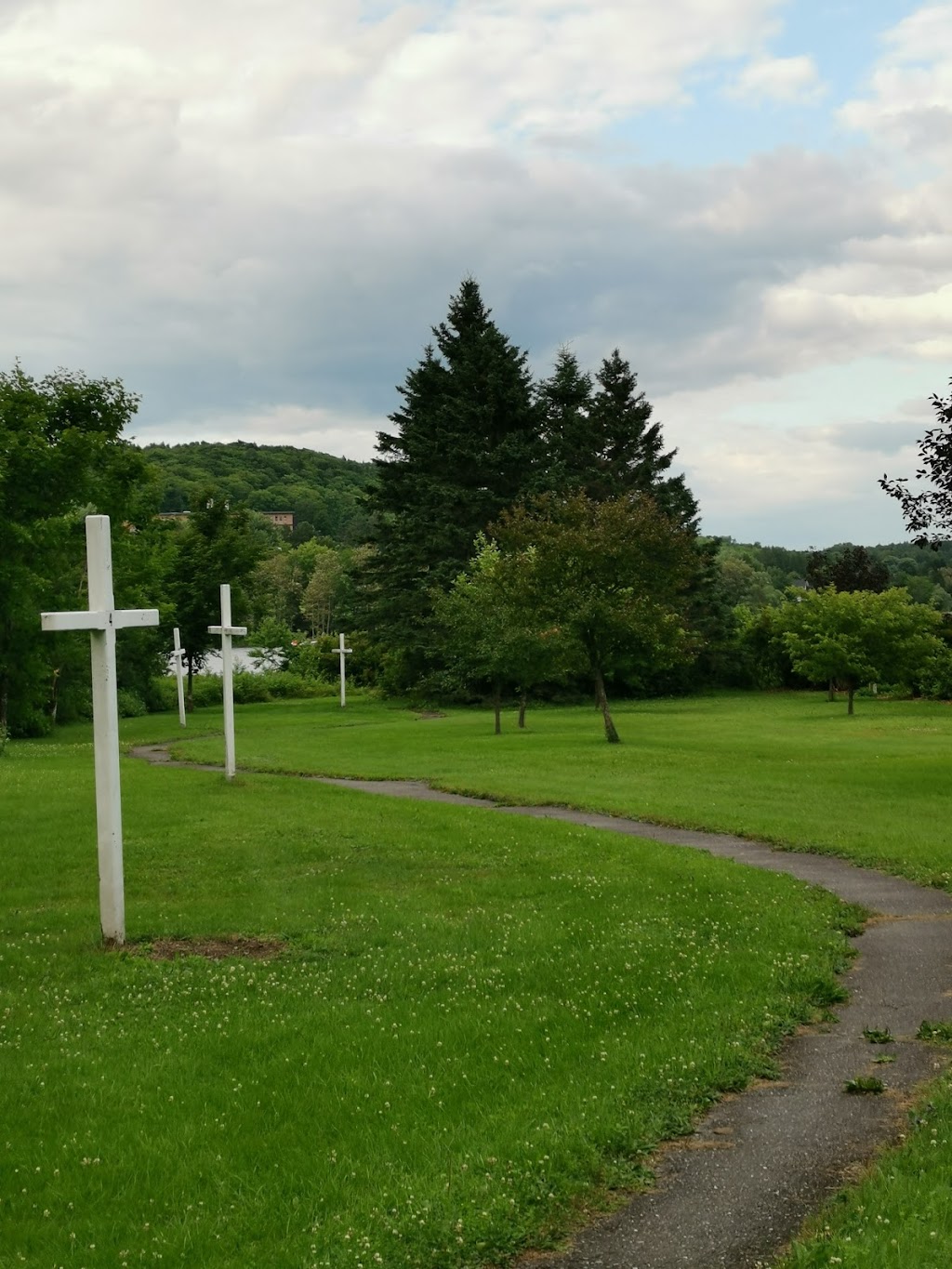 Sanctuaire catholique Notre-Dame d’Etchemin | 603 Rte du Sanctuaire, Lac-Etchemin, QC G0R 1S0, Canada | Phone: (418) 625-3381