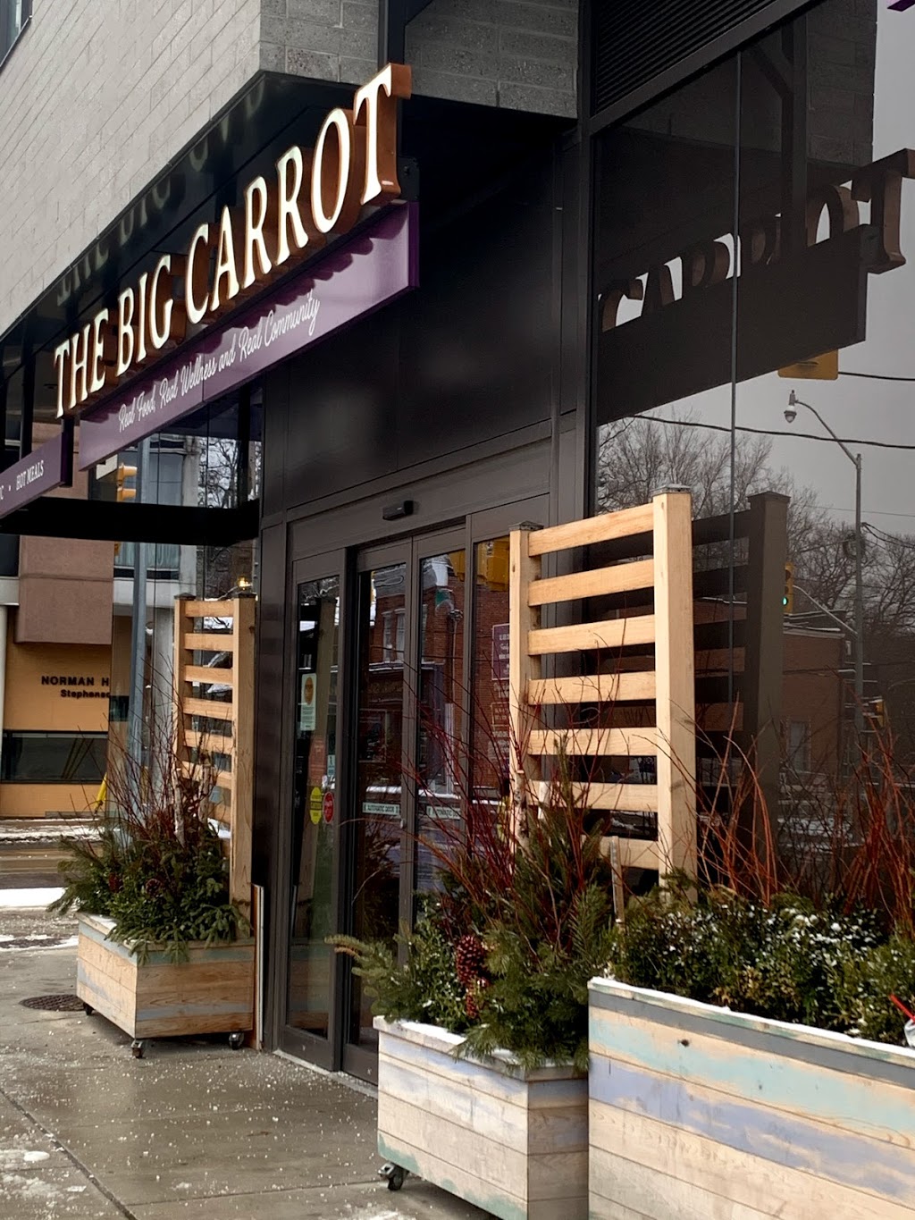 The Big Carrot Beach Community Market | 125 Southwood Dr, Toronto, ON M4E 1P5, Canada | Phone: (416) 466-2129