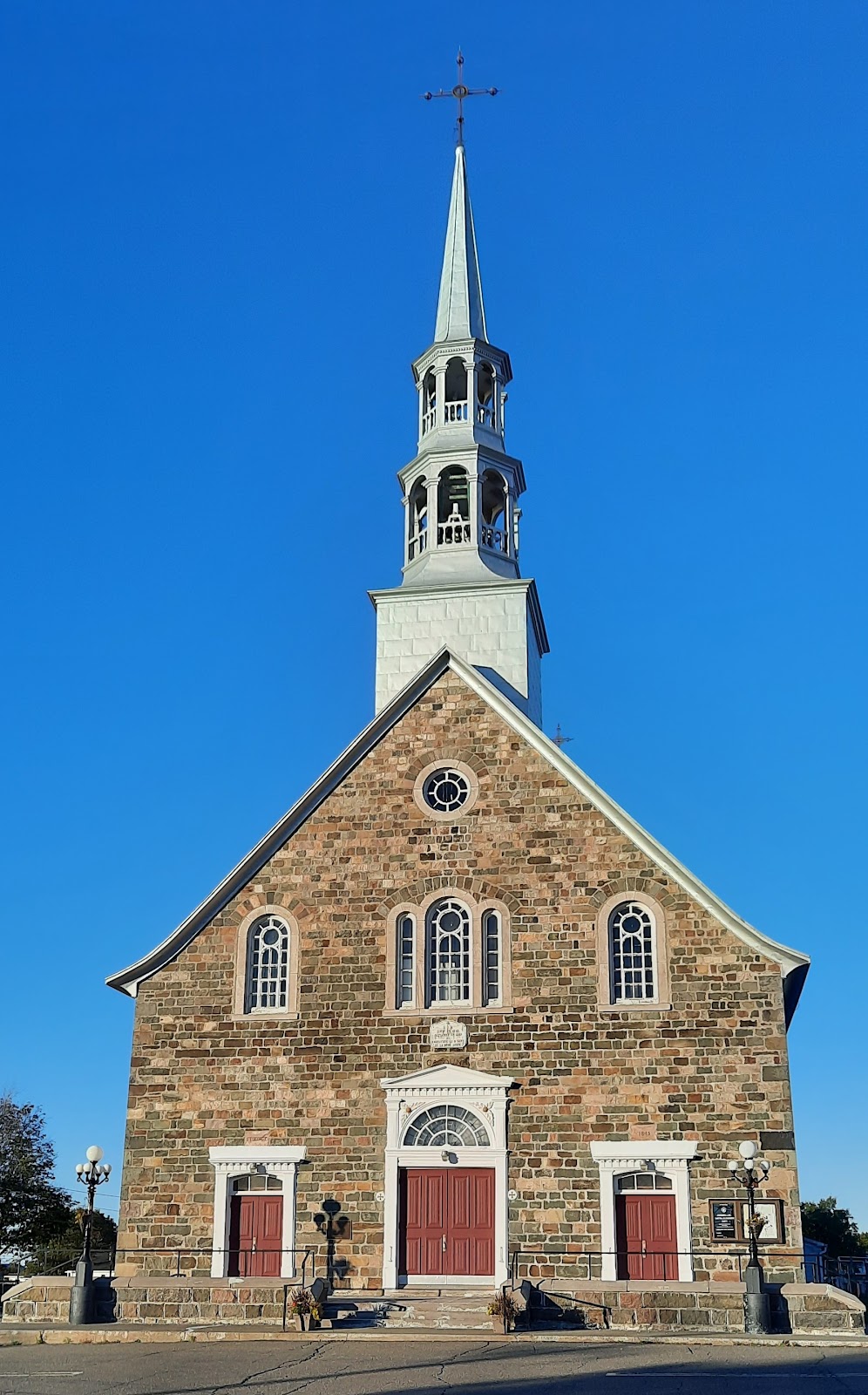 St-Georges Catholic Church | Rue de lÉglise, Cacouna, QC G0L 1G0, Canada | Phone: (418) 862-4338