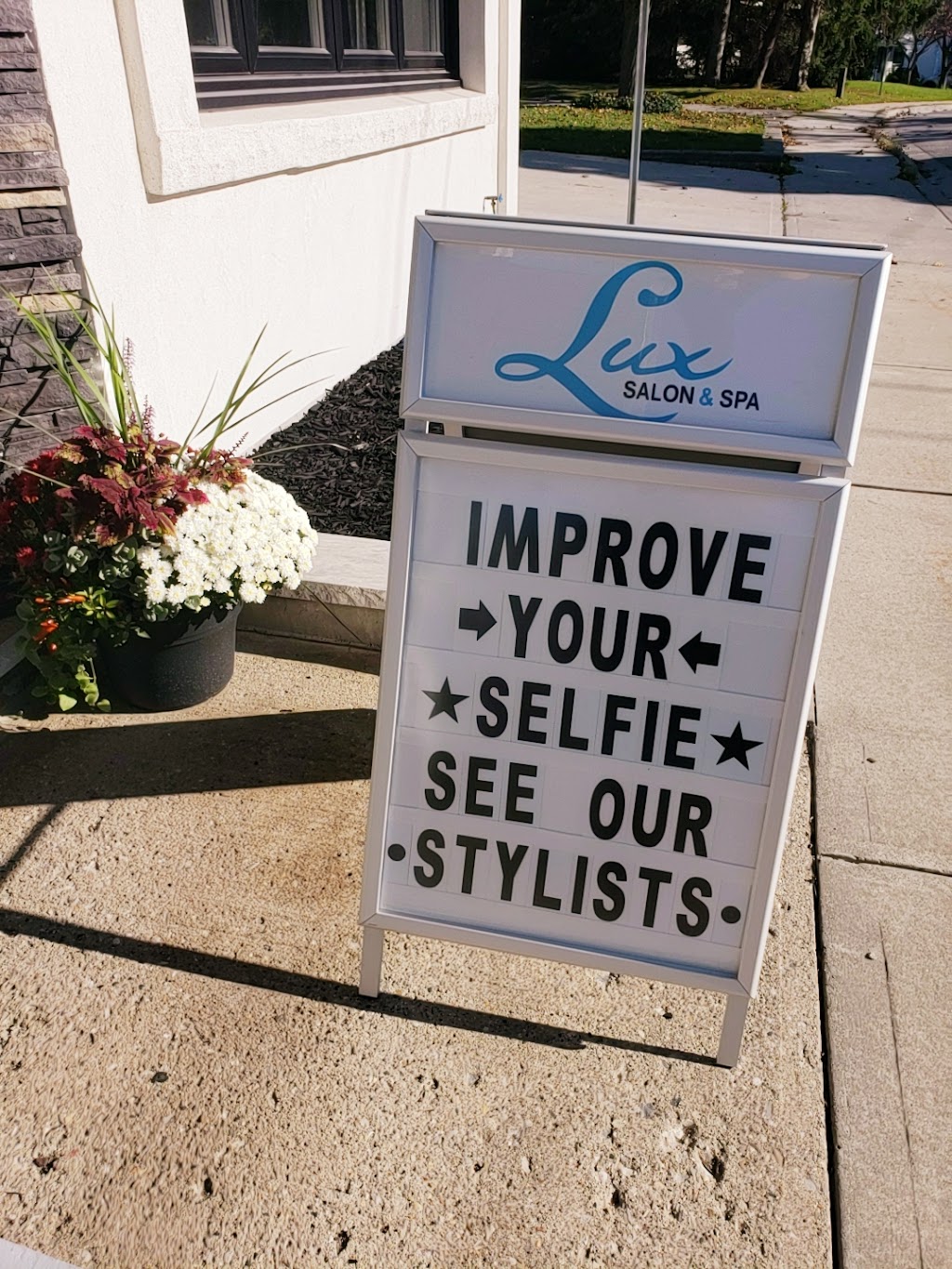 Lux Salon and Spa | 6 McKenzie St, Tillsonburg, ON N4G 2E6, Canada | Phone: (519) 688-1113