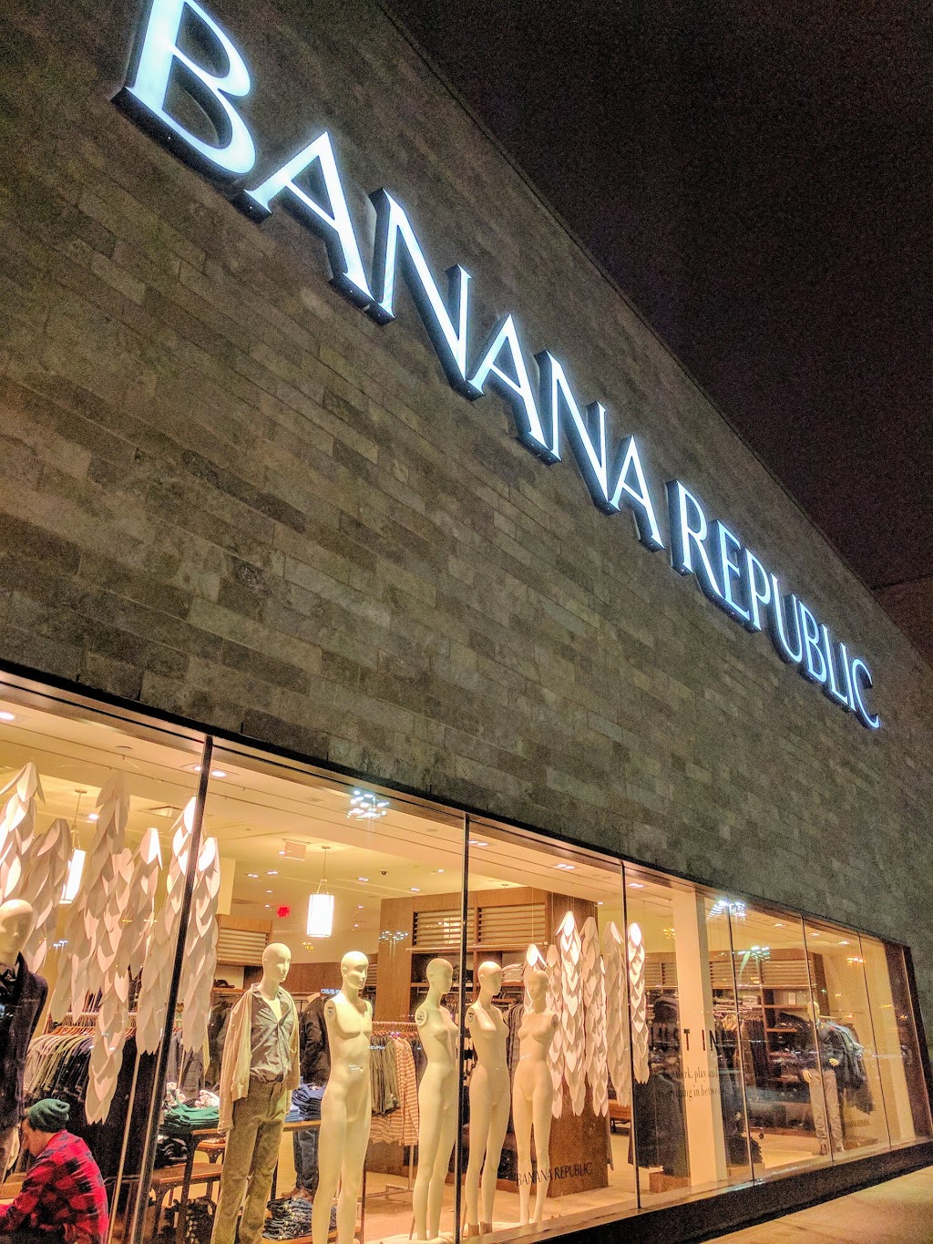 Banana Republic | 3401 Dufferin St Suite #26-27, North York, ON M6A 3A1, Canada | Phone: (416) 782-0814