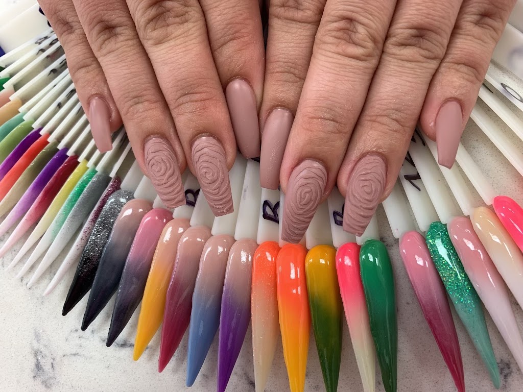 Q-nails Fort Sask | Unit 107, #9332, Southfort Dr, Fort Saskatchewan, AB T8L 0C5, Canada | Phone: (587) 285-0060