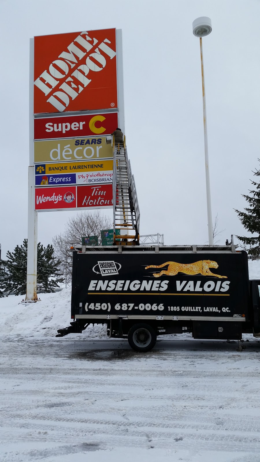 Enseignes Valois | 1805 Rue Guillet, Laval, QC H7L 5B1, Canada | Phone: (450) 687-0066