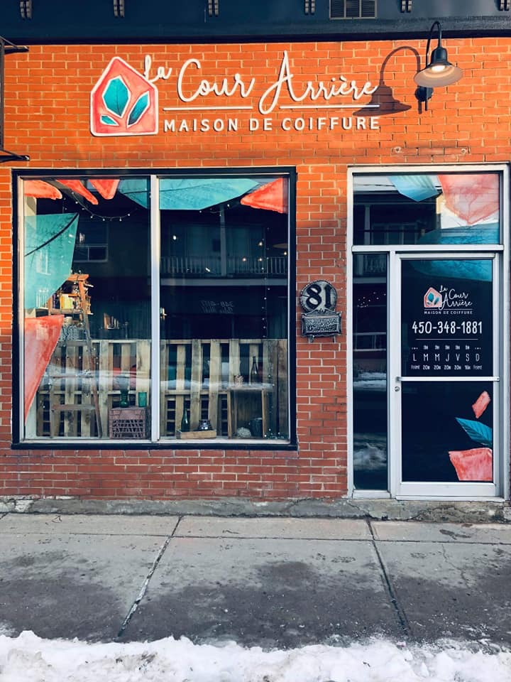 La Cour Arrière Maison de Coiffure | 81 Rue Saint-Paul, Saint-Jean-sur-Richelieu, QC J3B 1Z1, Canada | Phone: (450) 348-1881