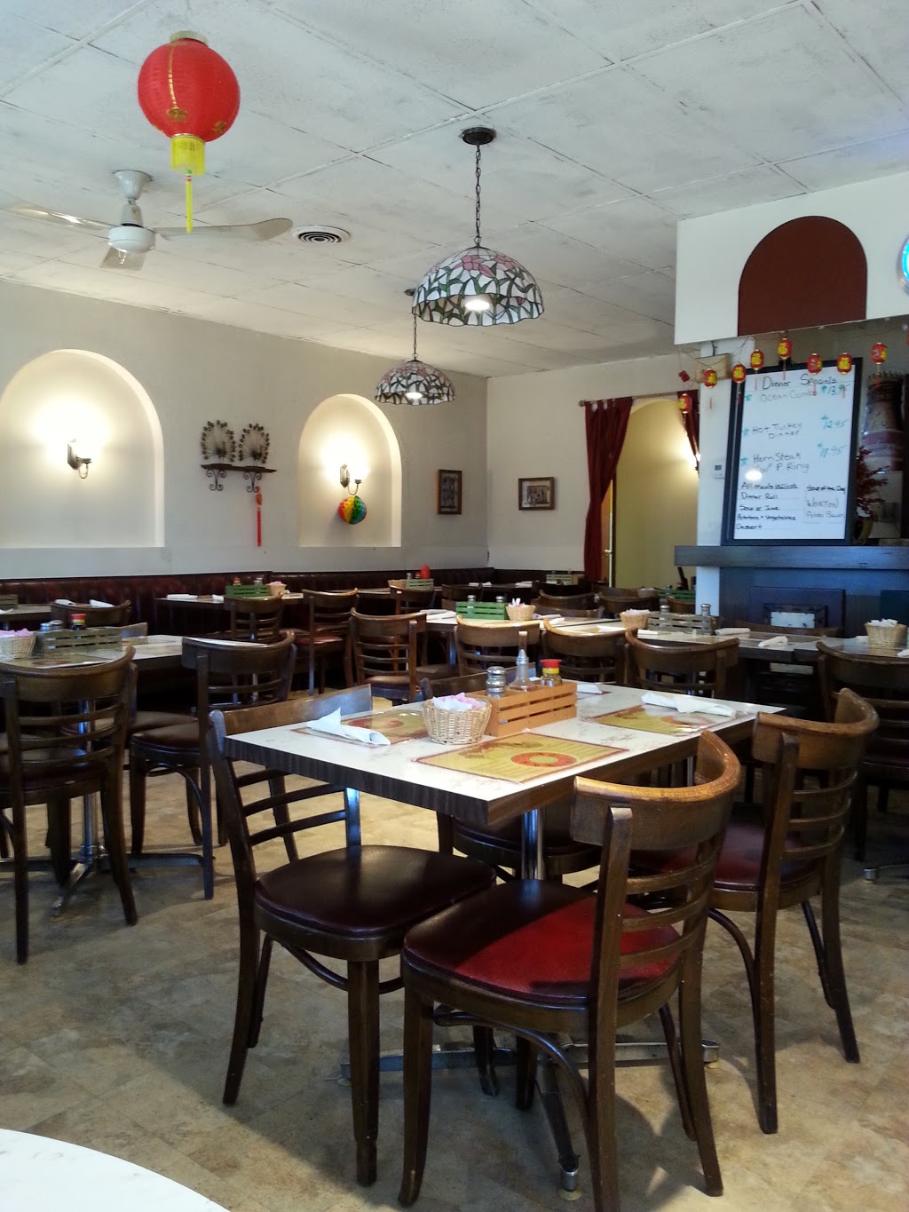 R&J Family Restaurant | 105 Dundas St W, Thamesford, ON N0M 2M0, Canada | Phone: (519) 285-2573