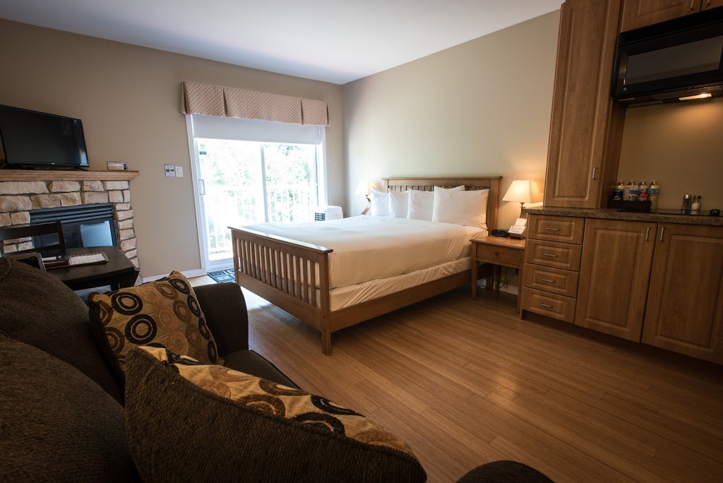 Hotel St-Sauveur | 570 Chemin des Frênes, Piedmont, QC J0R 1K0, Canada | Phone: (450) 227-1800