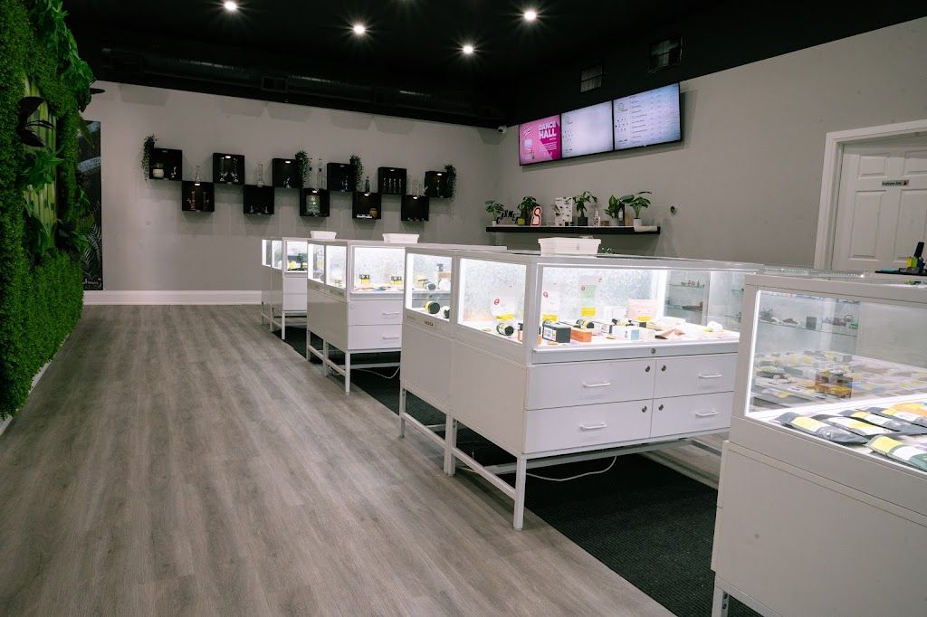 GreenHouse Cannabis │Hamilton │Cannabis Dispensary | 1216 Upper Wentworth St, Hamilton, ON L9A 4W2, Canada | Phone: (905) 575-9339