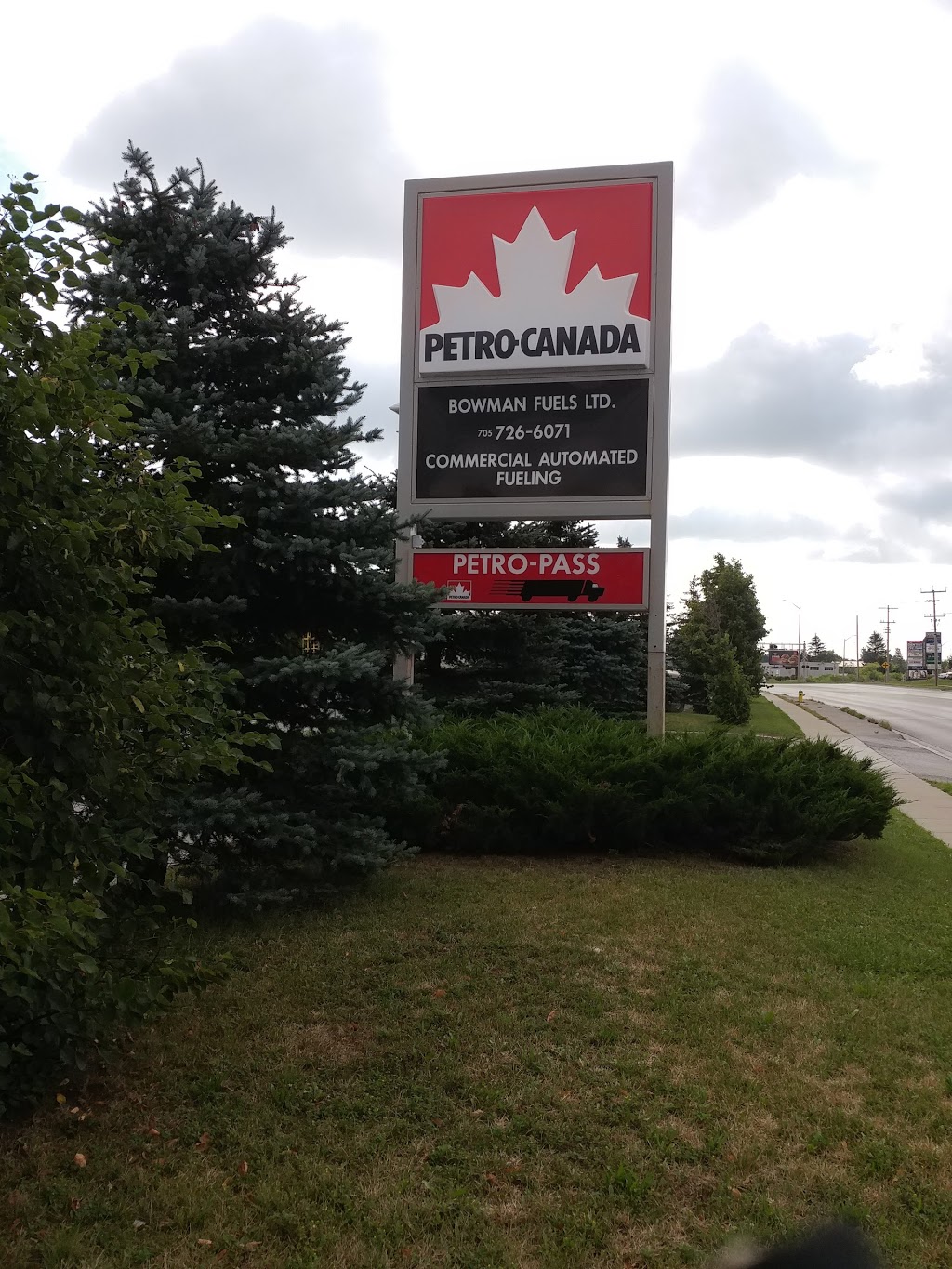 Petro-Pass Truck Stop | 265 Burton Ave, Barrie, ON L4N 2R9, Canada | Phone: (705) 726-6071