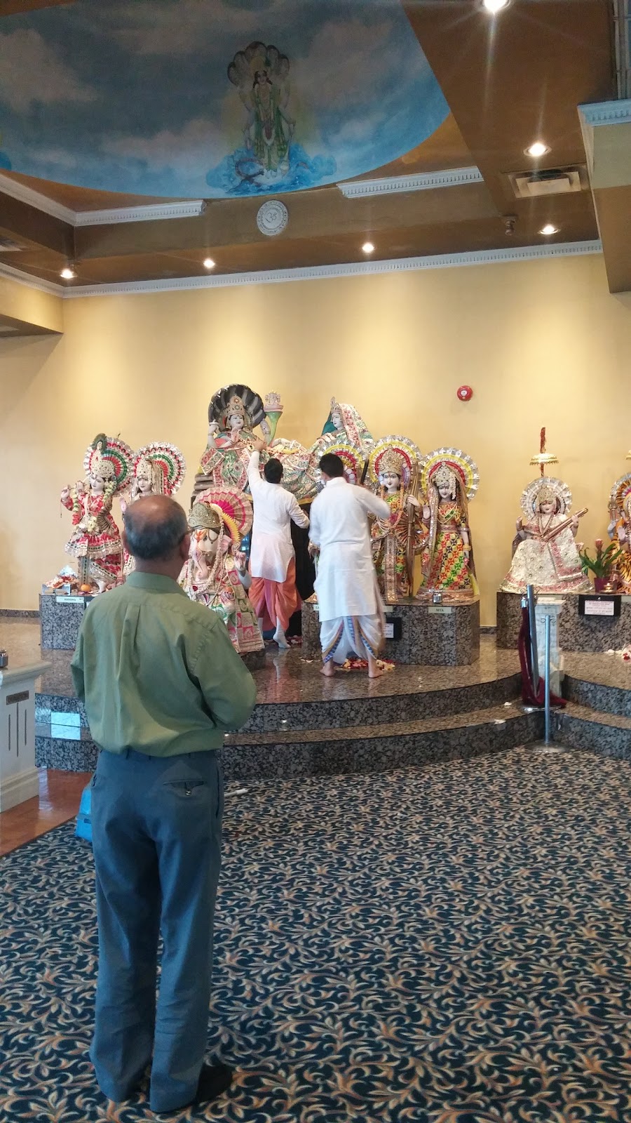 Mississaugas Ram Mandir | 270 Export Blvd, Mississauga, ON L5S 1Y9, Canada | Phone: (905) 696-8886