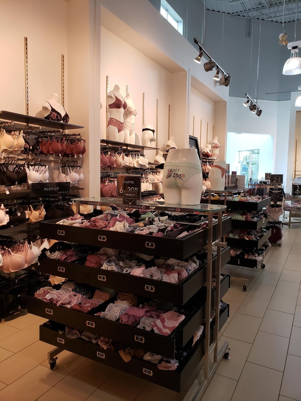 La Vie en Rose Tanger Outlets Bromont | 105B Boul. du Carrefour, Bromont, QC J2L 3L1, Canada | Phone: (450) 534-0551