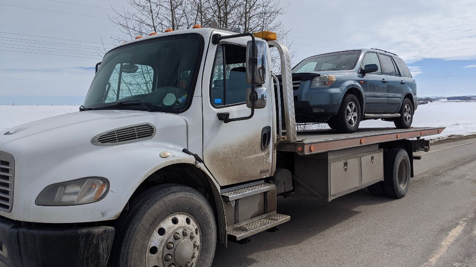 Mar-Tin Towing & Recovery Red Deer | 408 Allan St, Red Deer, AB T4R 2K7, Canada | Phone: (403) 588-4869