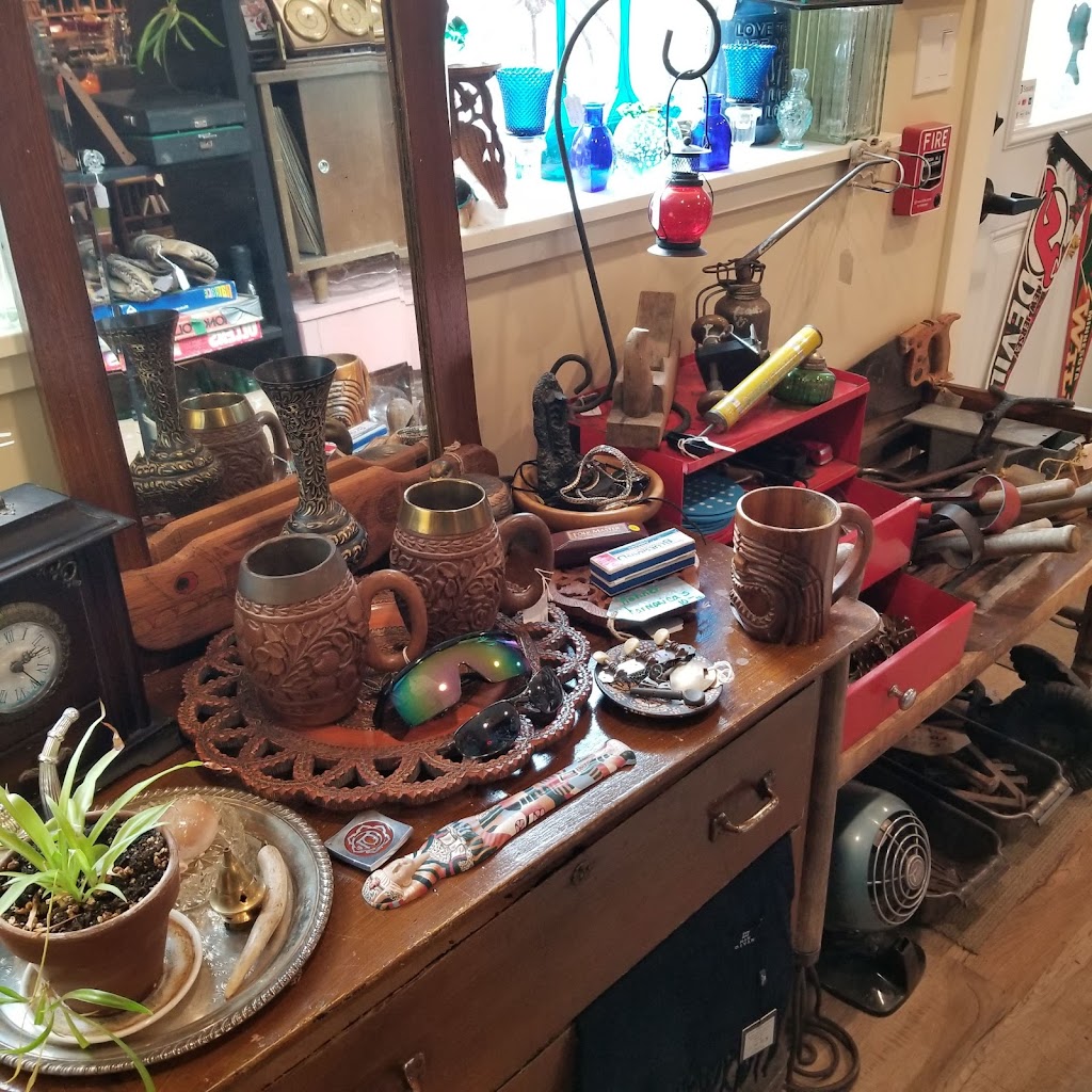 Pretty Old Things | 4957 Burns Ave, Canal Flats, BC V0B 1B0, Canada | Phone: (250) 919-3609