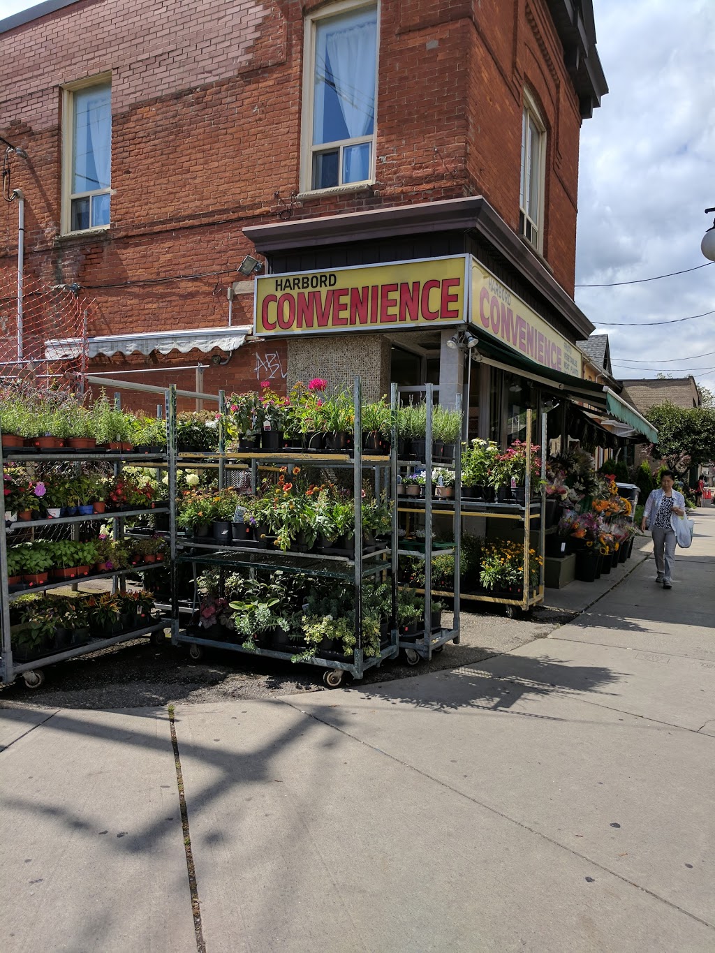 Harbord Convenience | 99 Harbord St, Toronto, ON M5S 1G7, Canada | Phone: (416) 921-4984