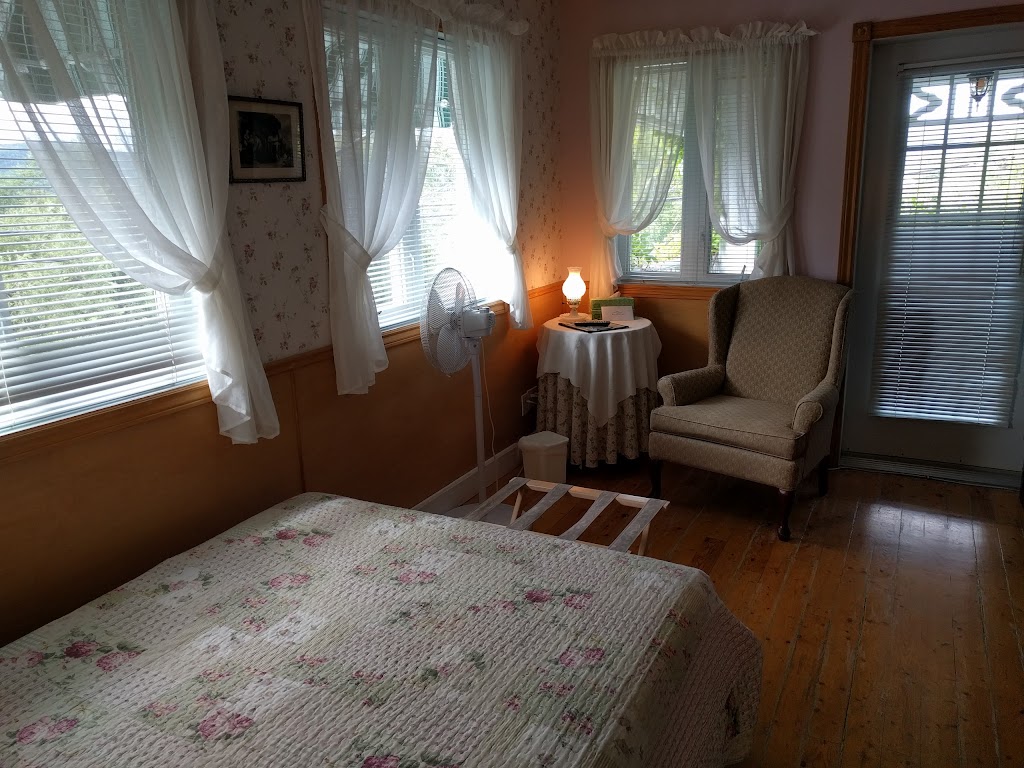 Auberge Des Cevennes | 294 Rue Saint-Jean-Baptiste, LAnse-Saint-Jean, QC G0V 1J0, Canada | Phone: (418) 272-3180