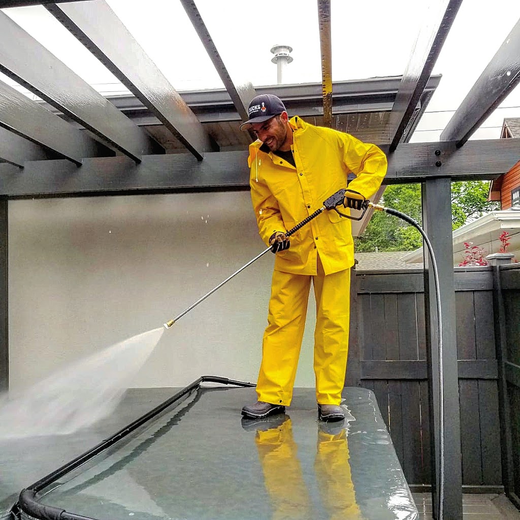 Winducks Gutter & Window Cleaning Cochrane | 430 River Heights Crescent, Cochrane, AB T4C 0T9, Canada | Phone: (587) 572-6425