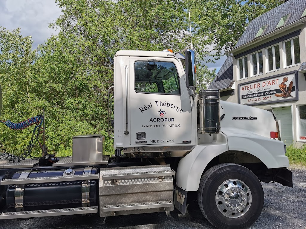 Transport de lait Réal Théberge | 866 Bd Queen-Victoria, Sherbrooke, QC J1J 3T7, Canada | Phone: (438) 299-4367