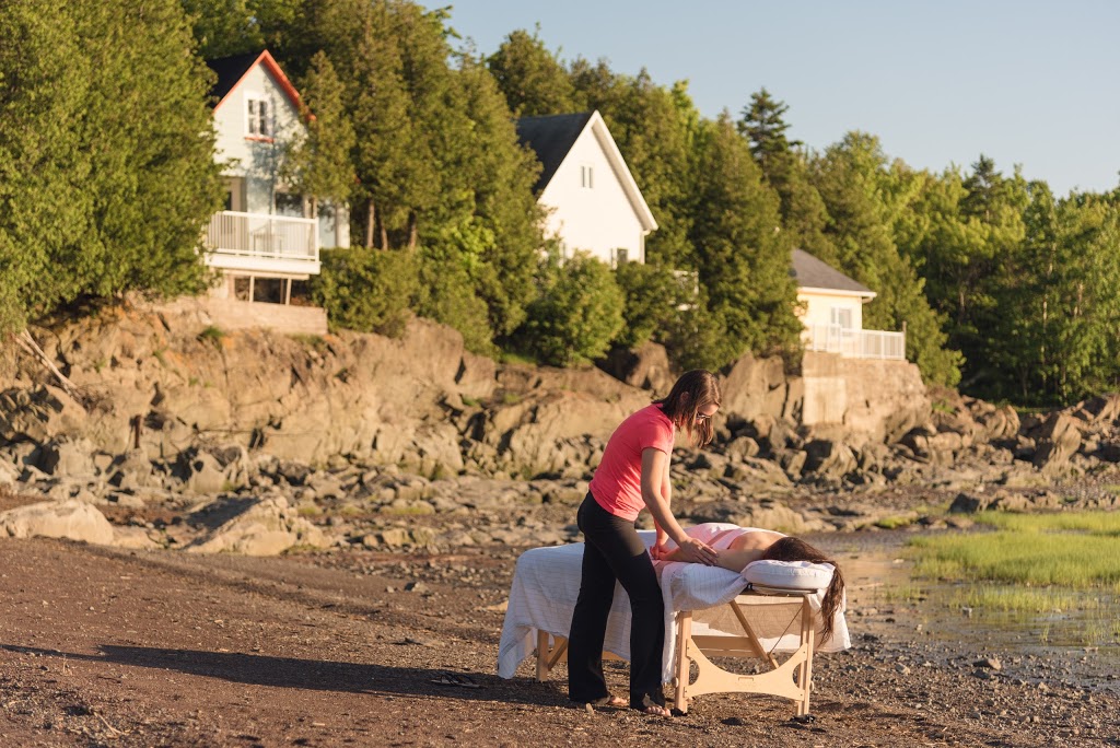 Les Habitations le Grand Chêne | 362 Avenue de Gaspé O, Saint-Jean-Port-Joli, QC G0R 3G0, Canada | Phone: (418) 358-0507