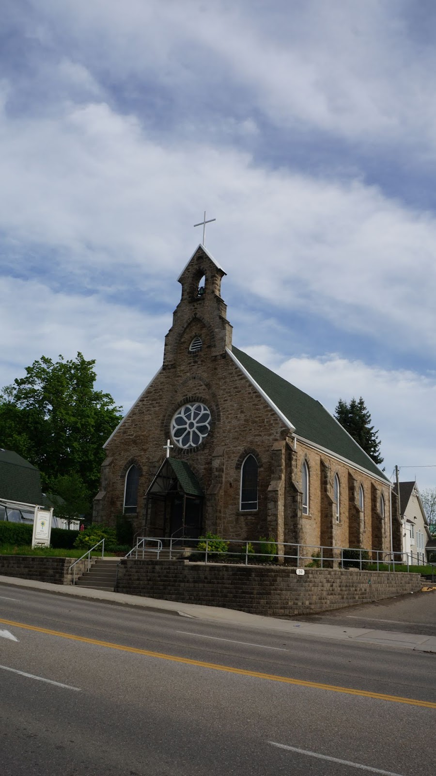 Sacre-Coeur Church | 39 Guelph St, Georgetown, ON L7G 3Z3, Canada | Phone: (905) 877-4373