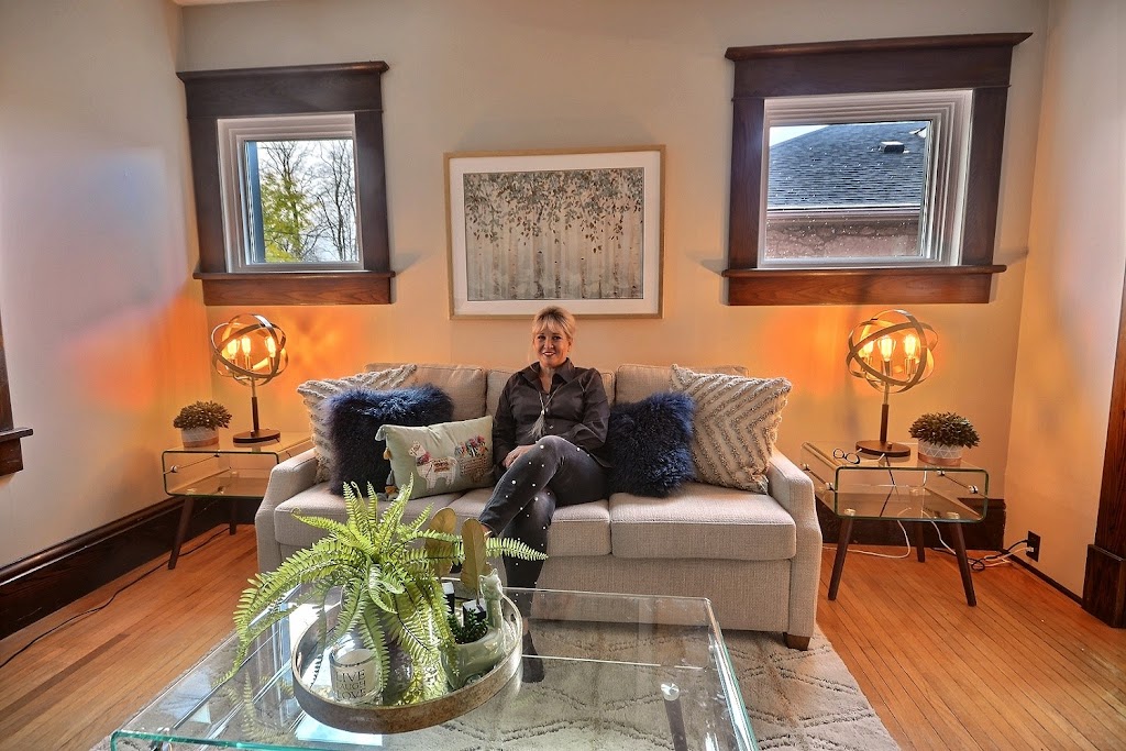 INTERIORS WOW HOME STAGING & INTERIOR DESIGN | 47 Neal Ave Suite 100, Stratford, ON N5A 7L6, Canada | Phone: (226) 921-0690