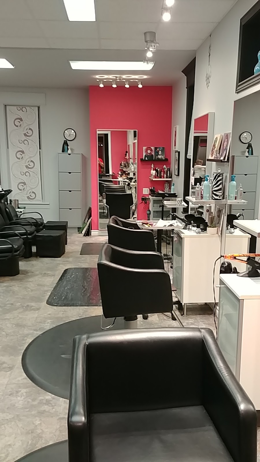 InStyle Salon & Spa | 210 Talbot St E, Aylmer, ON N5H 1H7, Canada | Phone: (519) 765-2656