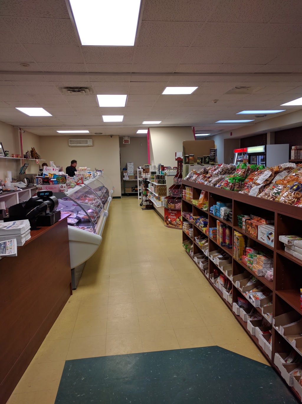 Saint Petersbourg Deli | 3631 Boulevard Taschereau, Saint-Hubert, QC J4T 2G3, Canada | Phone: (450) 926-1700