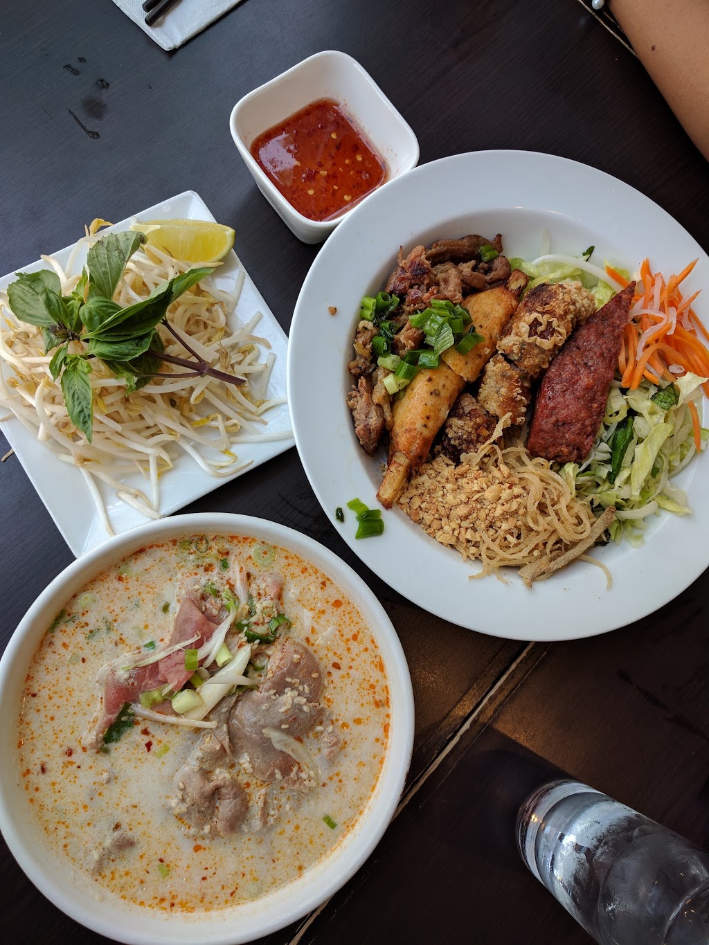 Pho Phuong Vietnamese Restaurant | 1603 Dundas St W, Toronto, ON M6K 1T9, Canada | Phone: (416) 536-3030