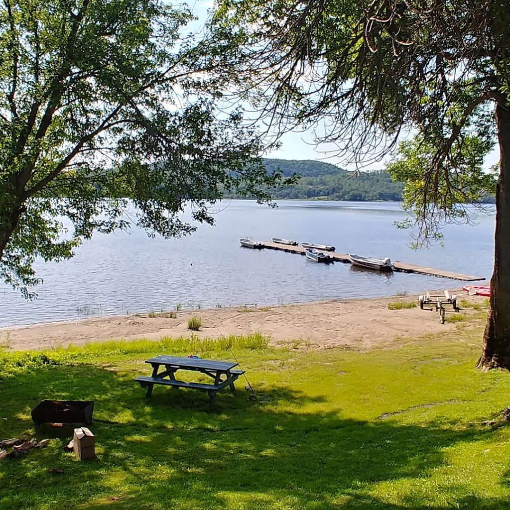 Pourvoirie du Pêcheur | 370 Chem. du Tour du Lac, Sainte-Anne-du-Lac, QC J0W 1V0, Canada | Phone: (819) 586-2989