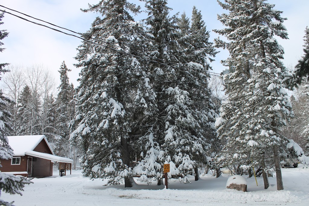 Tallpine Lodges - A Romantic Adult only Getaway! | 800 W Hawk Blvd, West Hawk Lake, MB R0E 2H0, Canada | Phone: (204) 349-2209