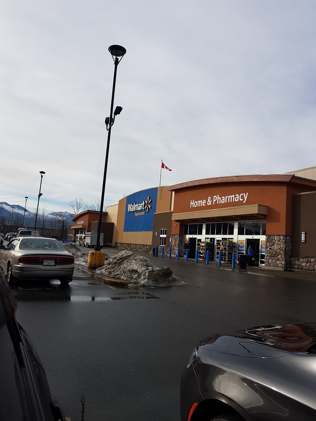 Walmart Supercentre | 8249 Eagle Landing Pkwy, Chilliwack, BC V2R 0P9, Canada | Phone: (604) 792-7522