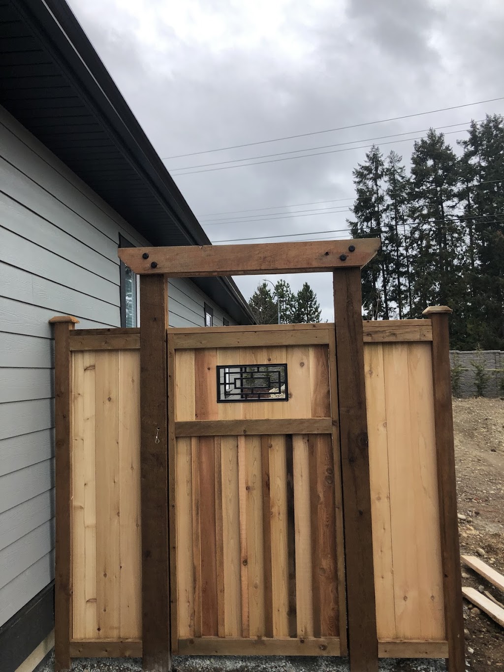 Green kings fence and landscape | 3420 Acton Rd, Qualicum Beach, BC V9K 1W3, Canada | Phone: (250) 464-0531