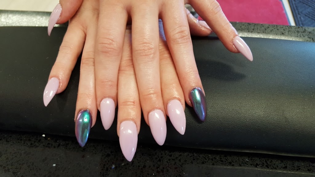 Loris Nails & Spa | 95 First St, Orangeville, ON L6S 0B8, Canada | Phone: (519) 942-0548