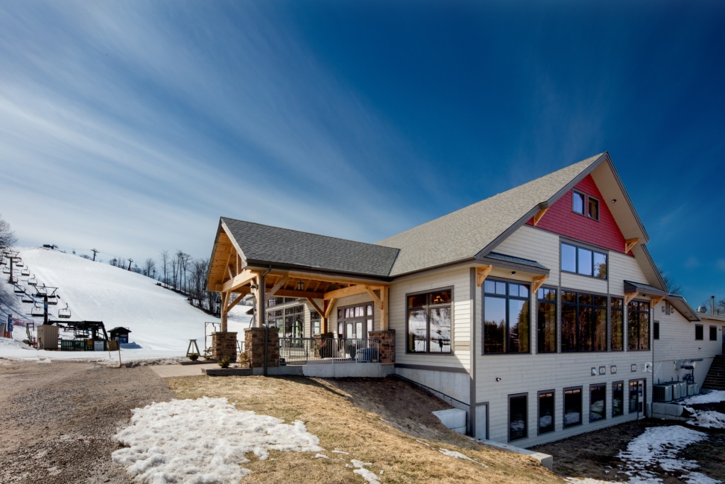 The Heights Ski & Country Club | 1106 Horseshoe Valley Rd W, Barrie, ON L4M 4Y8, Canada | Phone: (705) 835-7887