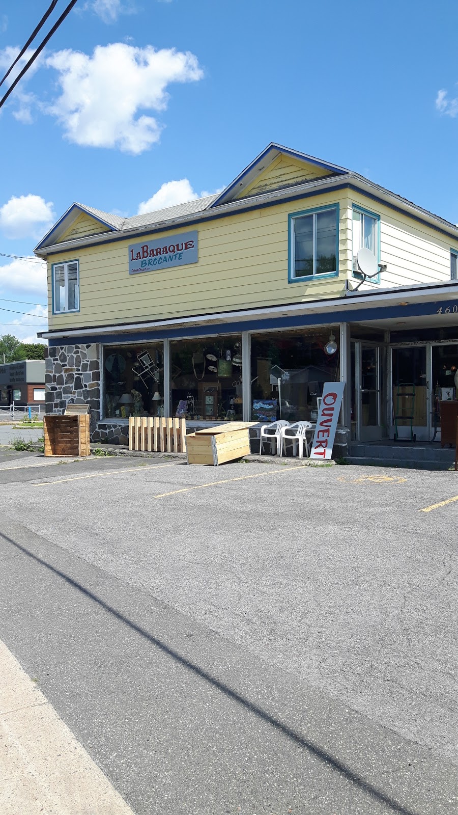 Brocante La Baraque | 4600 QC-132, Sorel-Tracy, QC J3R 1R3, Canada | Phone: (450) 855-0835