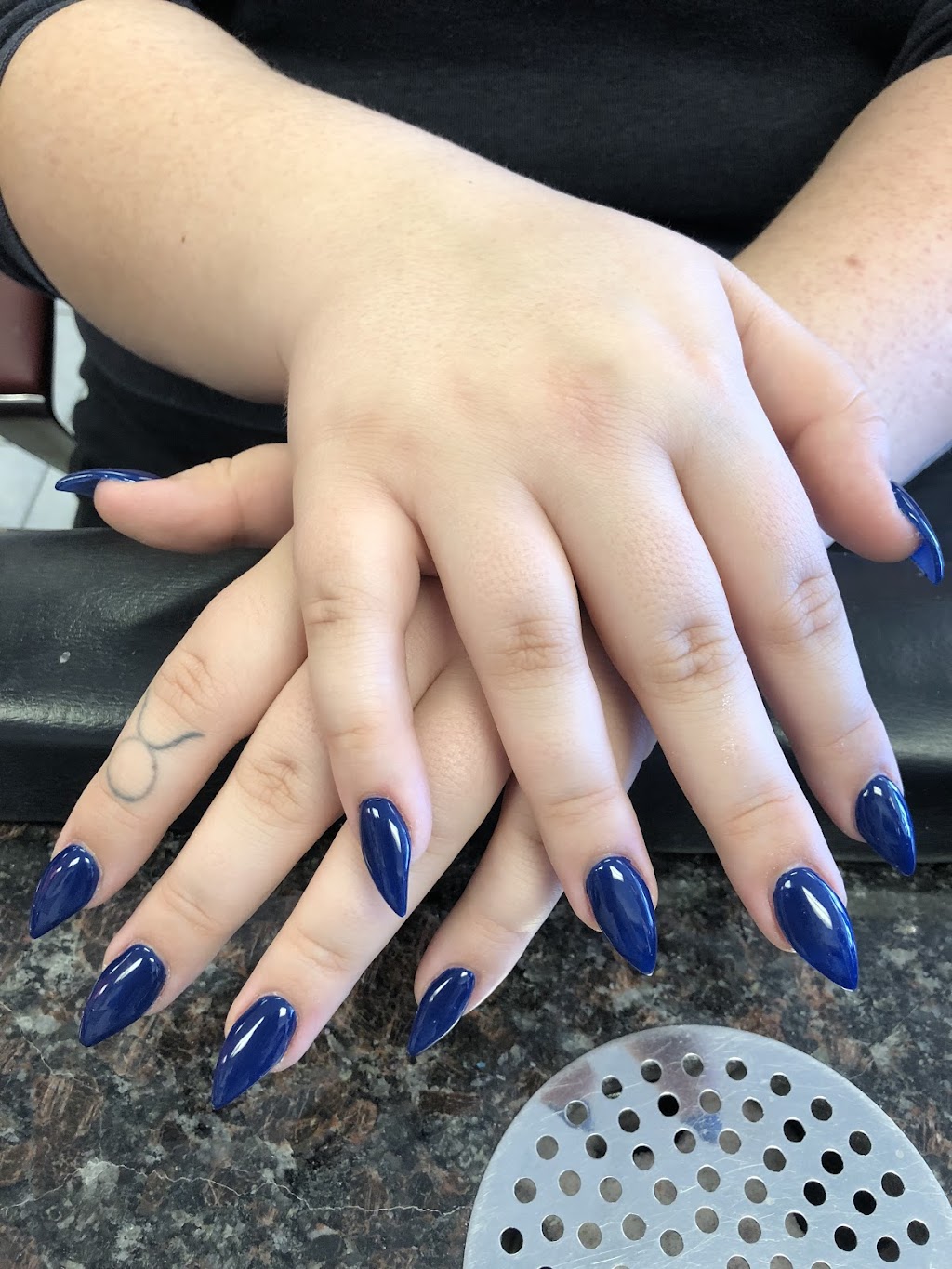 London Nails | 493 London St, Winnipeg, MB R2K 2Z4, Canada | Phone: (204) 663-2042