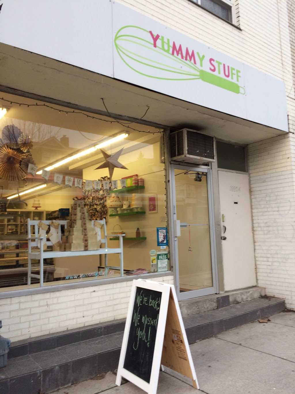 Yummy Stuff Bakery | 1660 Queen St W, Toronto, ON M6R 1B2, Canada | Phone: (416) 531-9732