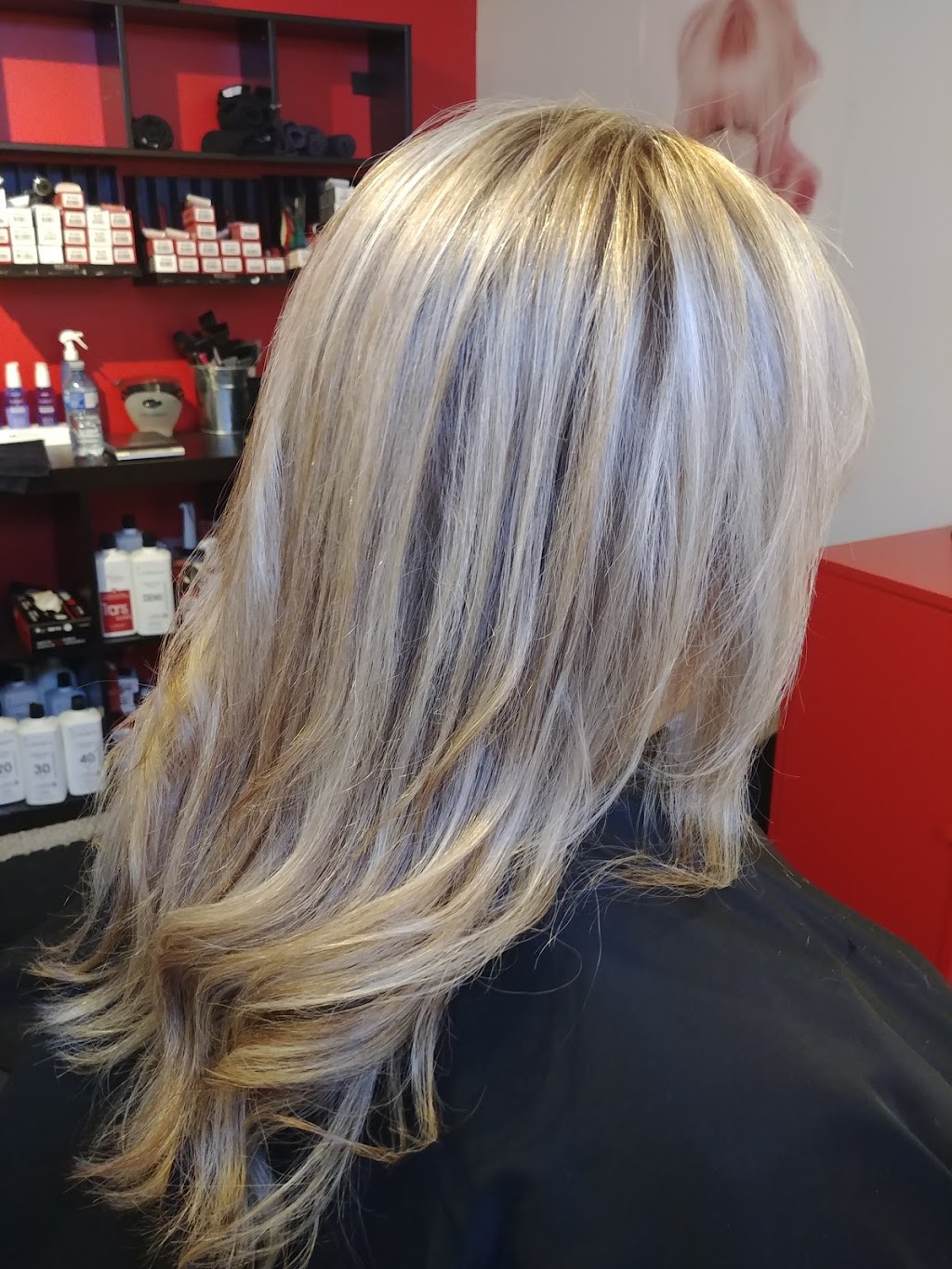 Salon lÉbouriffée | 1072 Rue Royale, Saint-Jérôme, QC J5L 0B7, Canada | Phone: (438) 881-6257