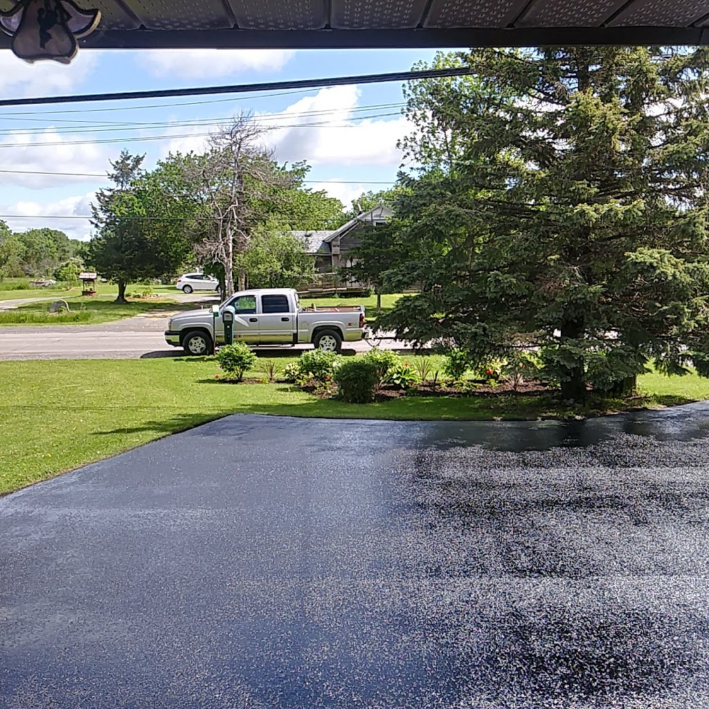 Independent Driveway Sealing | 668 County Rd 1, Napanee, ON K7R 3L2, Canada | Phone: (613) 354-1818