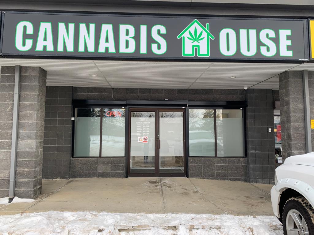 Cannabis House 87Ave | 18920 87 Ave NW, Edmonton, AB T5T 6J1, Canada | Phone: (780) 250-5889