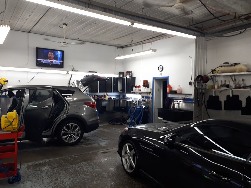 Lucas Car Wash Lave-Auto Lucas | 632 Gareau St, Rockland, ON K4K 1E1, Canada | Phone: (613) 446-1914