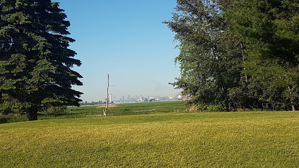 Golf des Iles | 255 Chemin Île Ste Marguerite, Boucherville, QC J4B 8R2, Canada | Phone: (450) 670-4653