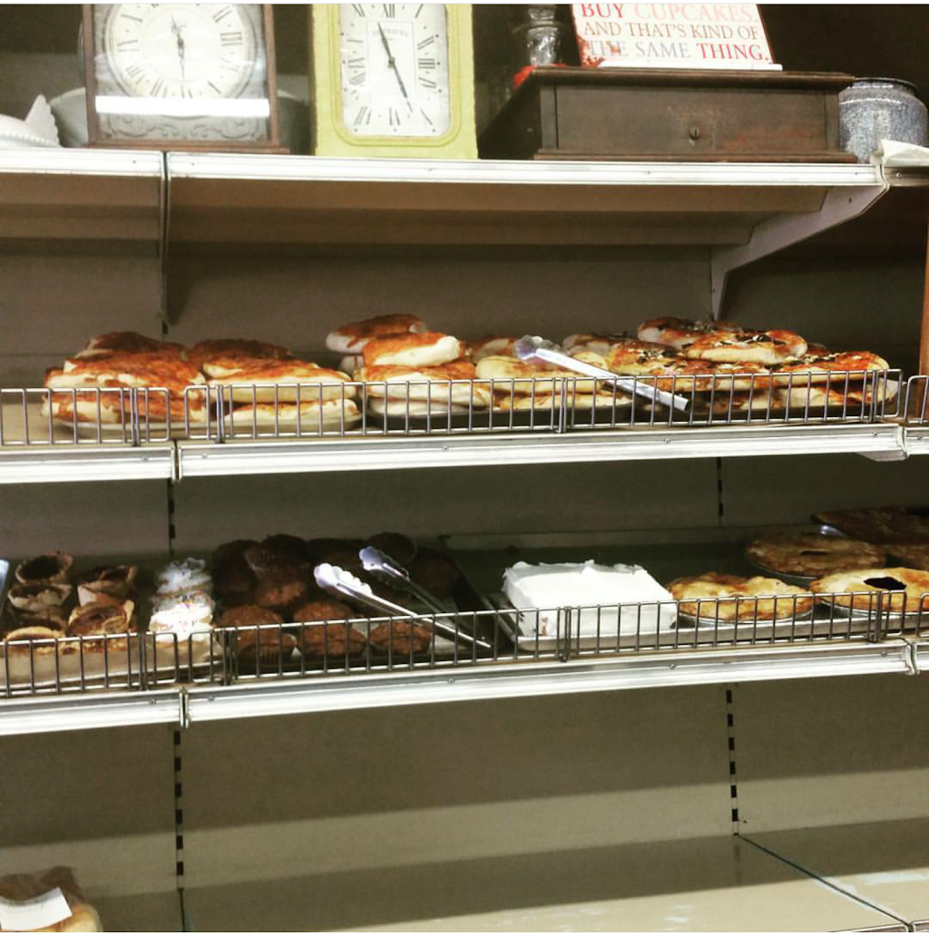 Jones A E Bakery | 26 Argyle St N, Caledonia, ON N3W 1B9, Canada | Phone: (905) 765-2036