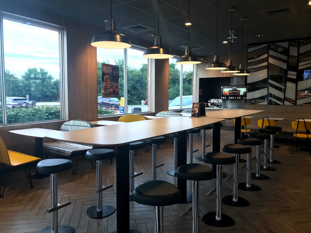 McDonalds | 17155 Yonge St, Newmarket, ON L3Y 5L8, Canada | Phone: (905) 895-3990