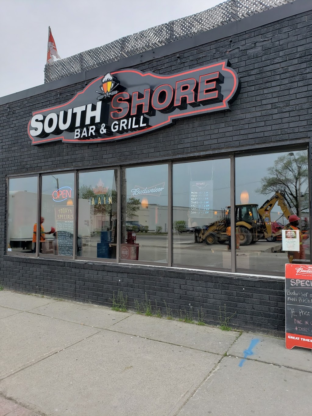 South Shore Bar & Grill | 264 Browns Line, Etobicoke, ON M8W 3T5, Canada | Phone: (416) 704-1820