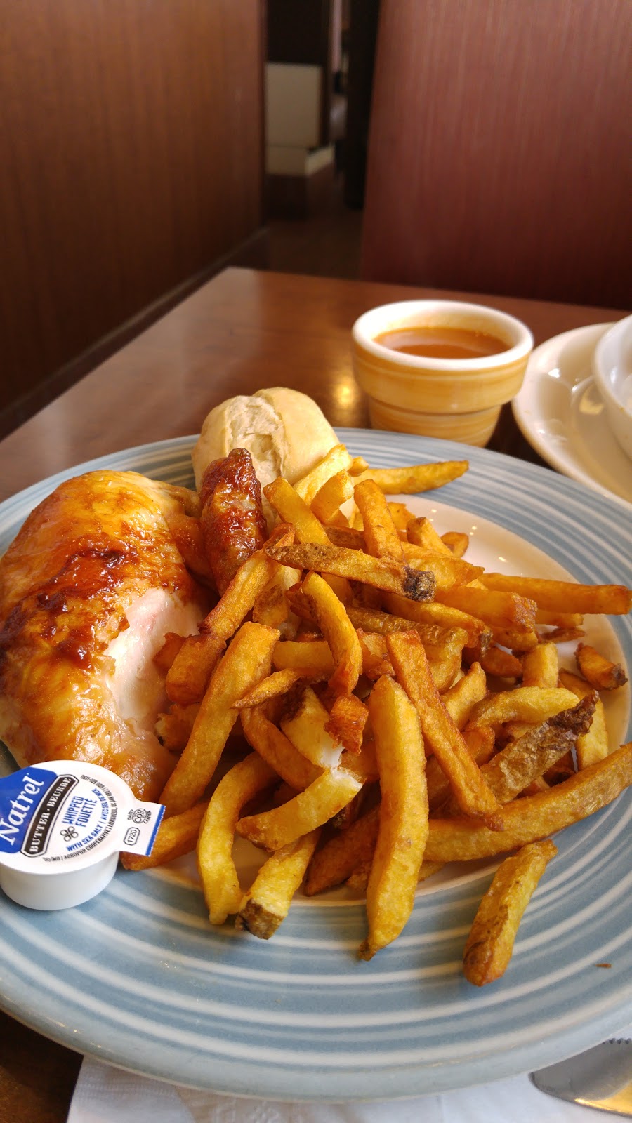 Swiss Chalet Rotisserie & Grill | 1255 The Queensway, Etobicoke, ON M8Z 1S1, Canada | Phone: (416) 251-4100