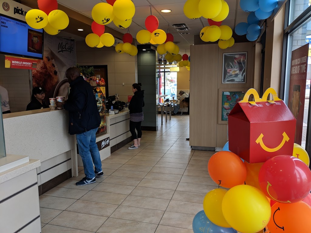 McDonalds | 7419 82 Ave NW, Edmonton, AB T6B 0G3, Canada | Phone: (780) 414-8460