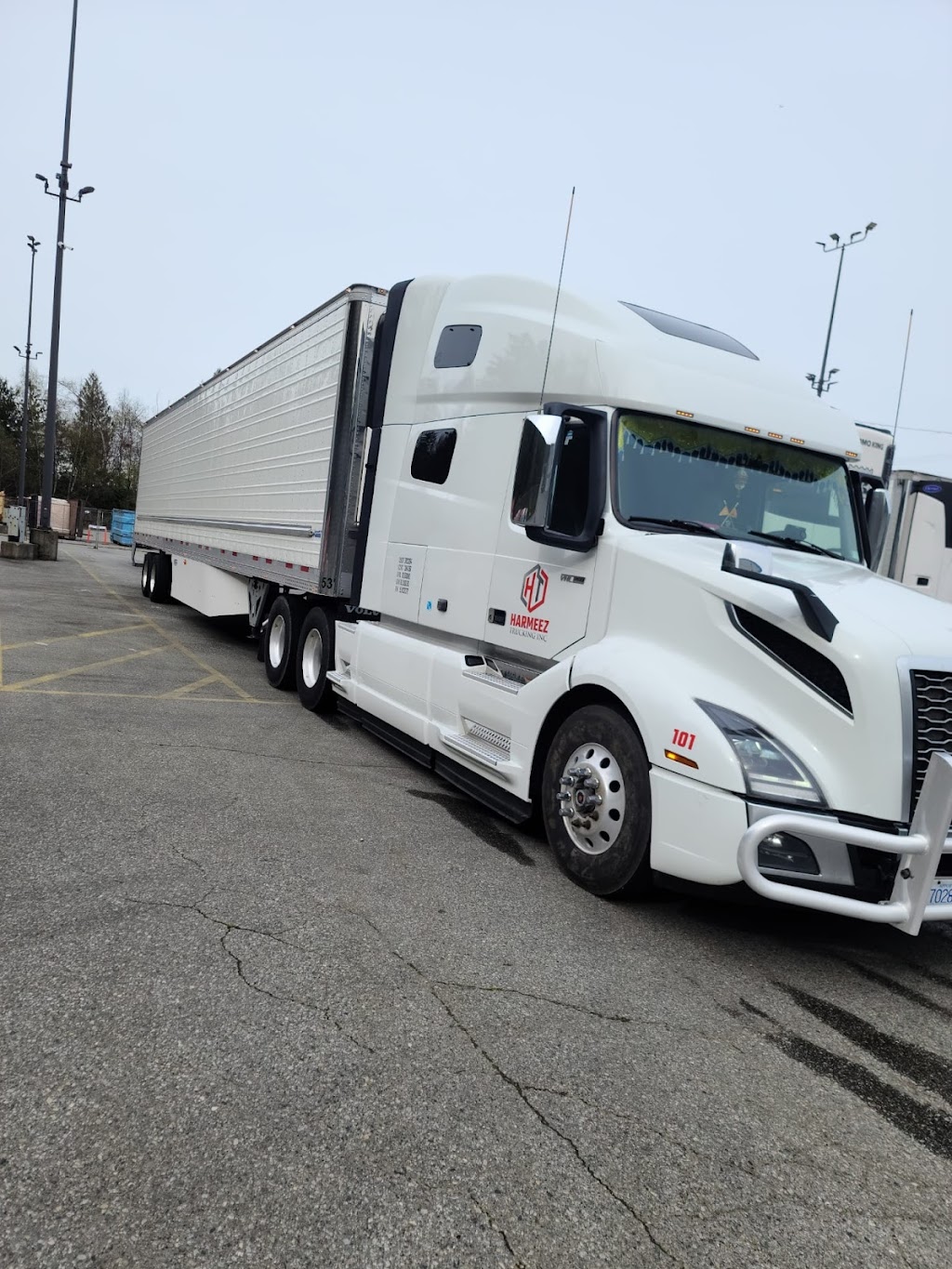 Harmeez Trucking Inc. | 12677 63 Ave Unit 63, Surrey, BC V3X 3T3, Canada | Phone: (778) 896-8700