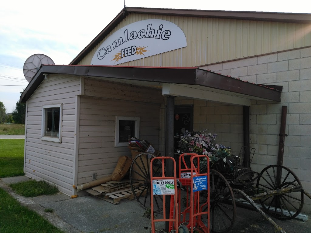 Camlachie Feed | 3912 Egremont Rd, Camlachie, ON N0N 1E0, Canada | Phone: (519) 899-2285