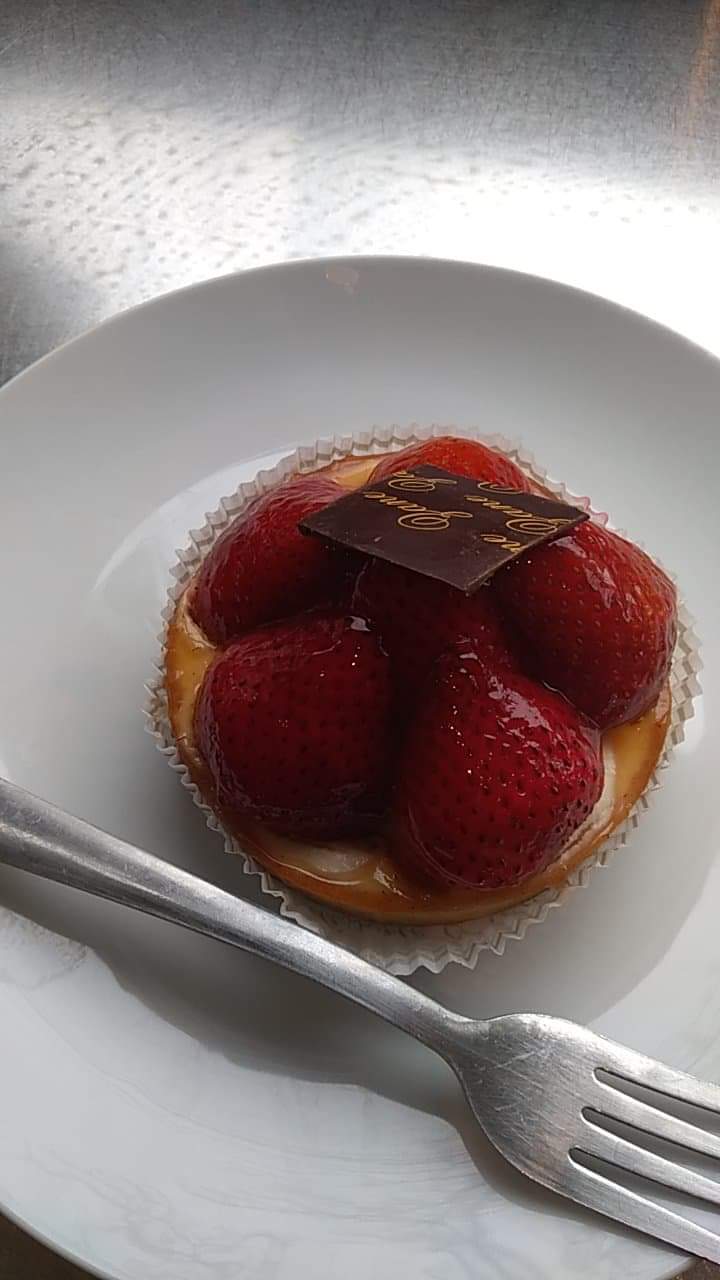 Zane Patisserie | 1842 Queen St E, Toronto, ON M4L 1H1, Canada | Phone: (416) 690-2813